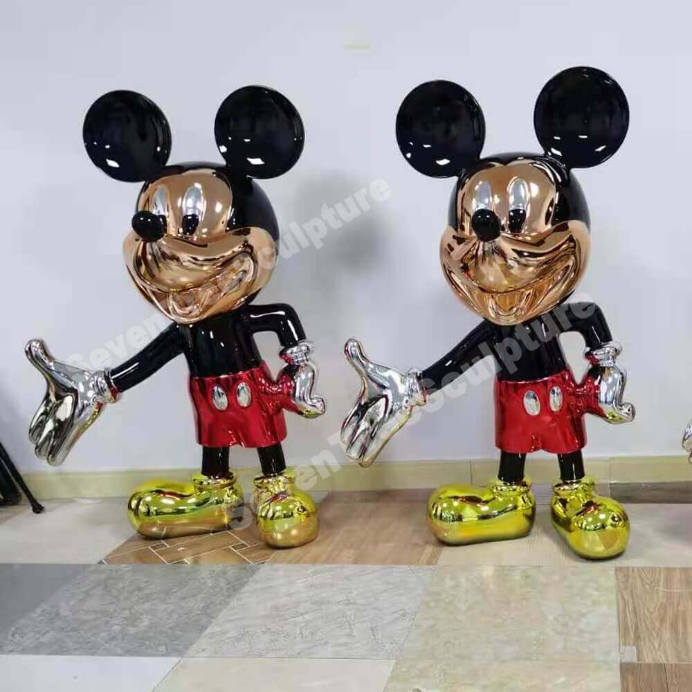 welcome mickey mouse statue (1)