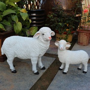 Outdoor Fiberglass Life Size Sheep Garden Ornaments Statue
