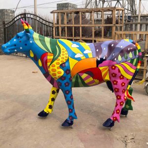 Outdoor Decoration Fiberglass Life Size Cow Sculpture