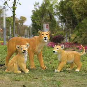 Factory Supply Outdoor Resin Lion Statues