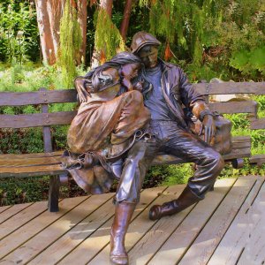 Life Size Couple Statue Bronze Sculpture Departure For Sale