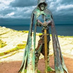 Famous Bronze King Arthur Sculpture Warrior With Sword Statue For Sale