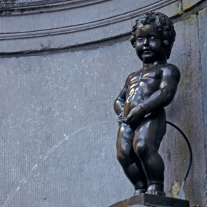 Bronze Boy Fountain Manneken Pis Statue For Sale