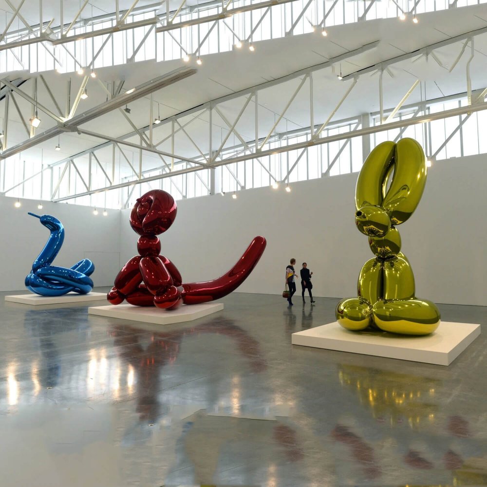 Fiberglass Balloon Dog Sculpture For Sale - Image 4
