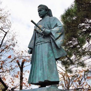 Life Size Bronze Japanese Samurai Statue For Sale