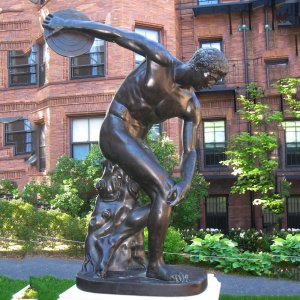 Greeks Discus Thrower Sculpture Bronze Discobolus Statue For Sale