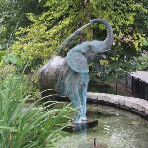 Bronze Elephant Pool Fountain For Sale