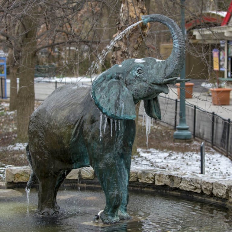 Bronze Elephant Sprinkling Water Fountain Sculpture Animal Fountain