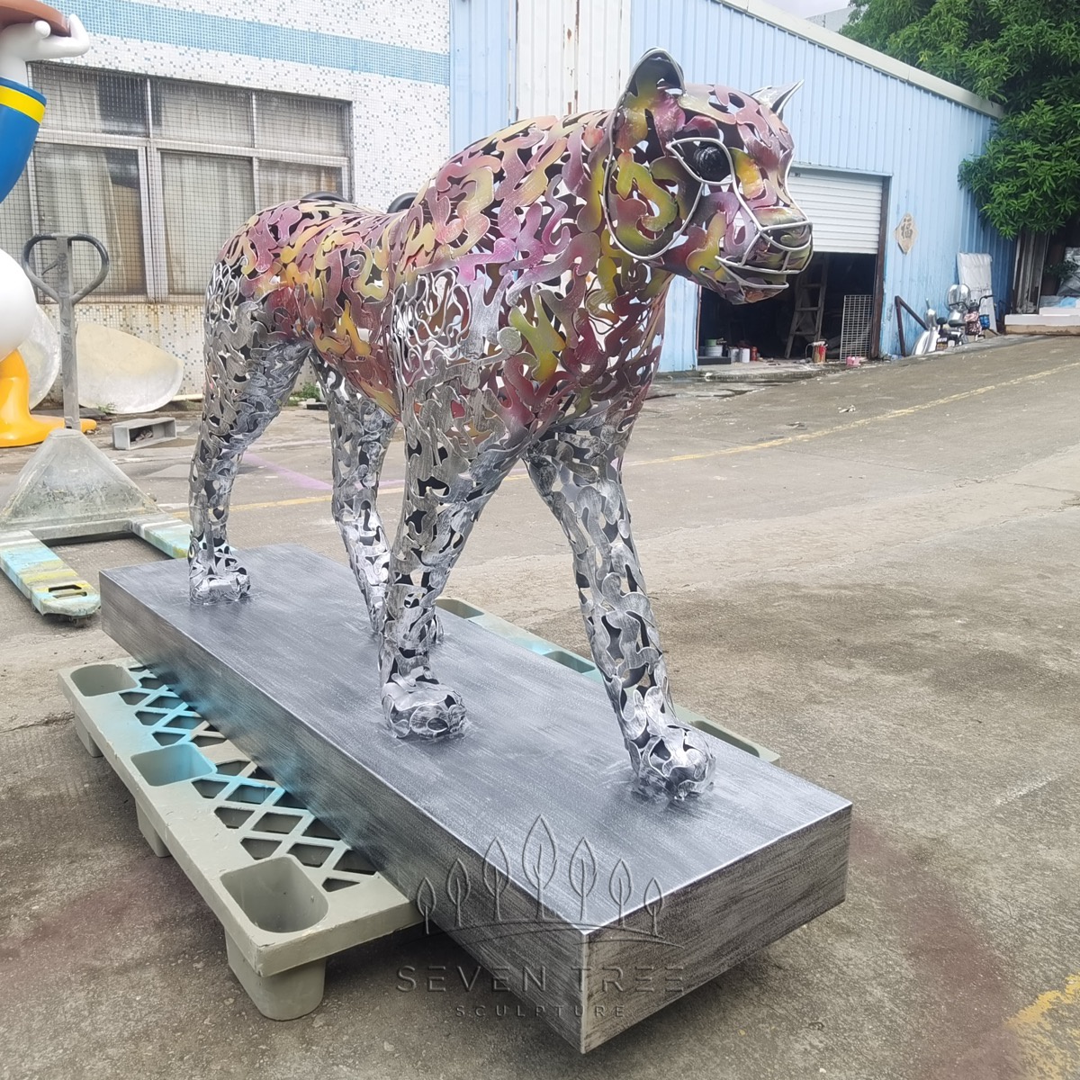 large leopard sculpture