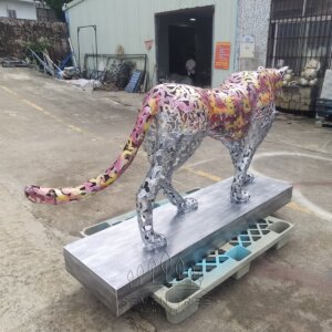 outdoor leopard sculpture